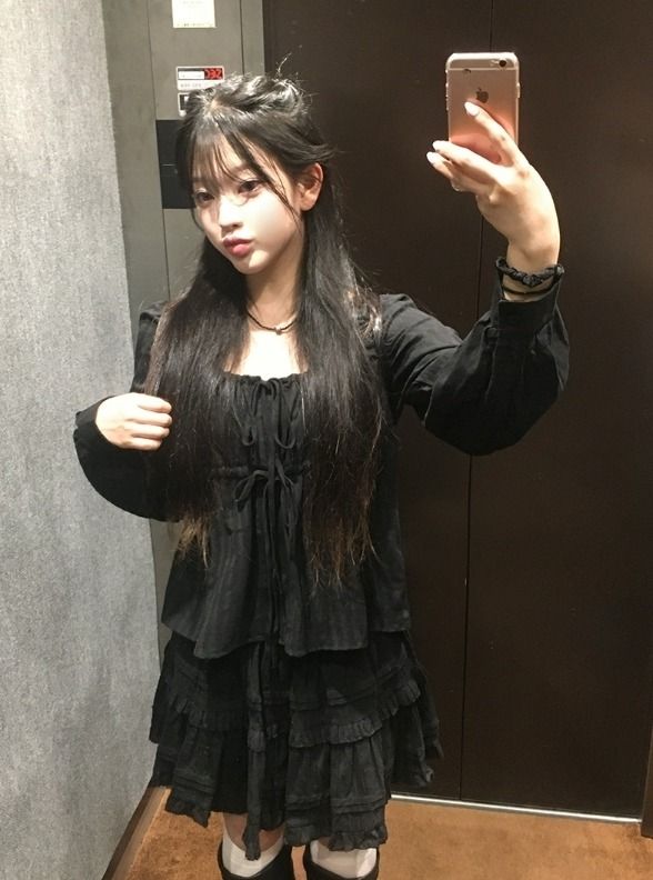 anyonemore（エニーワンモアー）の「Murun Ribbon Strap Shirring Long Sleeve Blouse（Tops）」