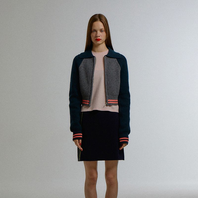 JE NE SAIS QUOI ENSEMBLE（ジュヌセクワアンサンブル）の「TROPICAL ZIP-UP SHORT CARDIGAN_MELANGE GREY（）」