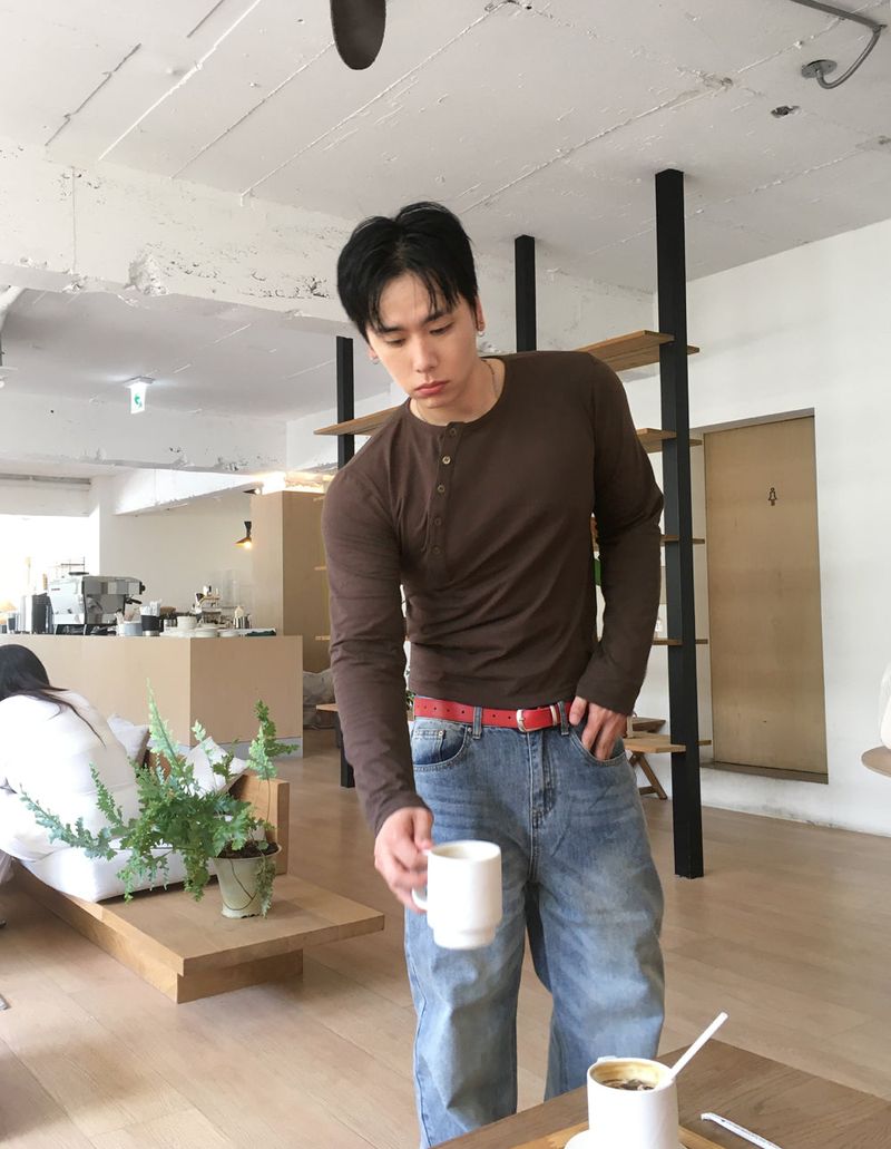 HOLY IN CODE（ホーリーインコード）の「No.1836 arched button T (4color)（Tops）」