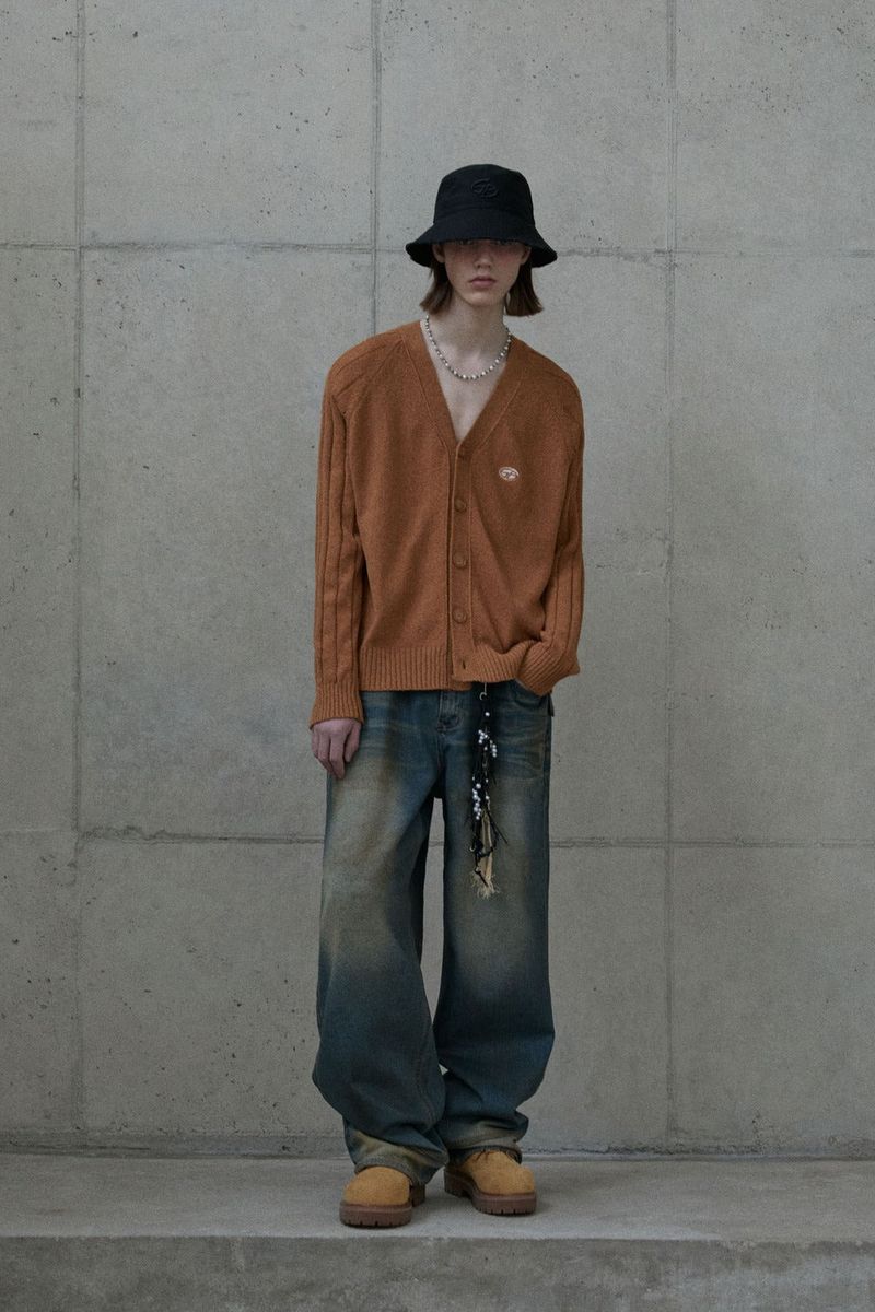 Crack point over bucket hat