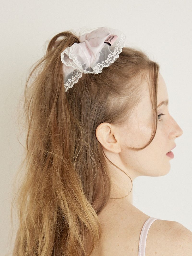BIG LACE SCRUNCHIE - PINK