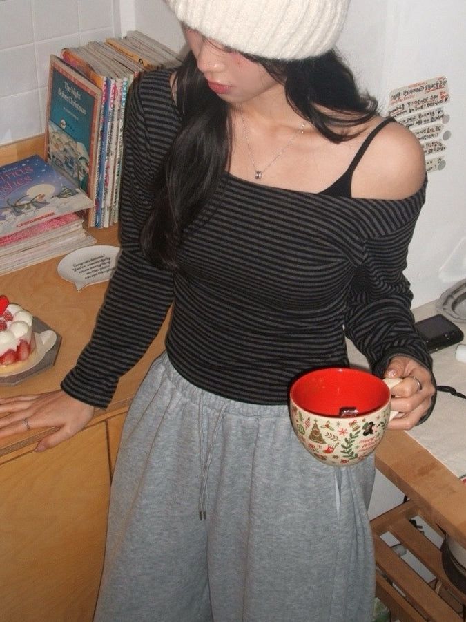 moroi(モロイ)の「ストライプUネックロングスリーブTシャツ(トップス)」