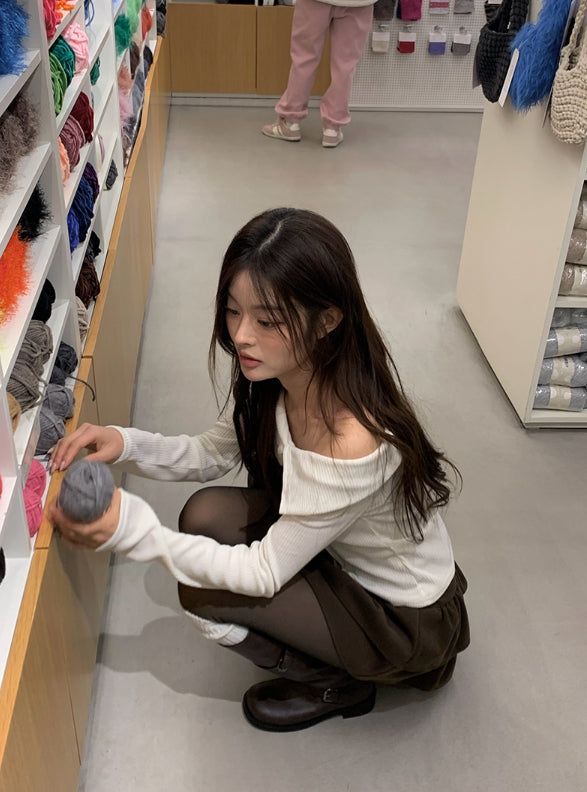 Cashier Button Off-Shoulder Unbalance Ribbon Knit