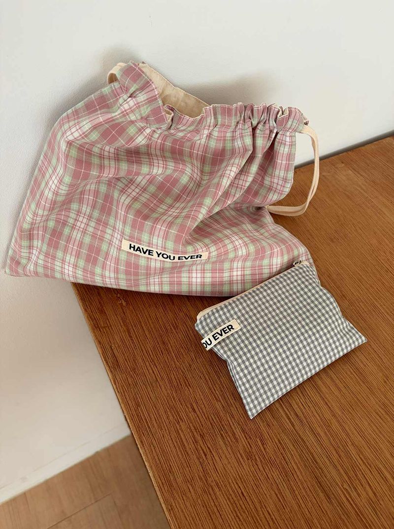 Gingham check flat pouch - gray , M size