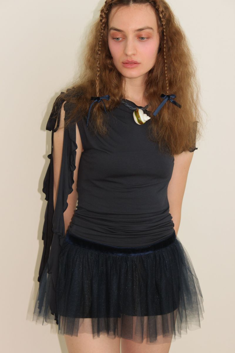 ONE SHOULDER RUFFLE TRIM TOP / NAVY