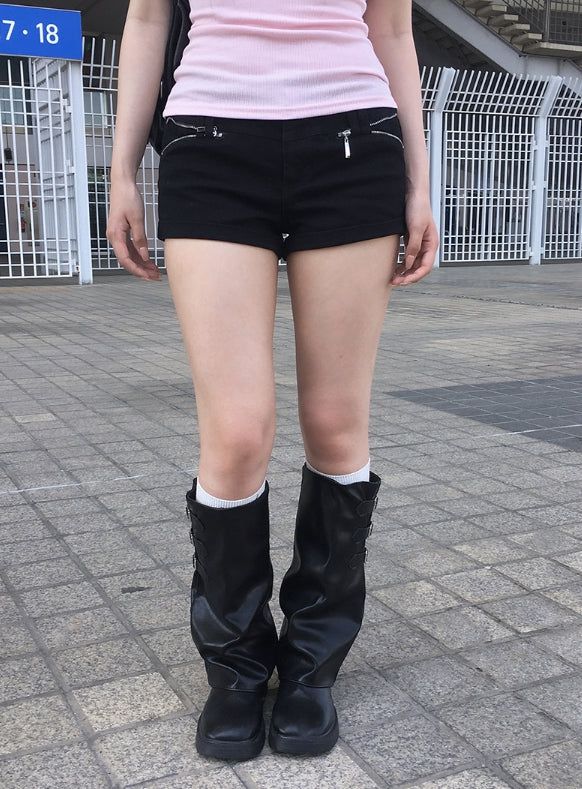 anyonemore（エニーワンモアー）の「Eunjo Span Zipper Lace Roll-up Shorts（Pants）」