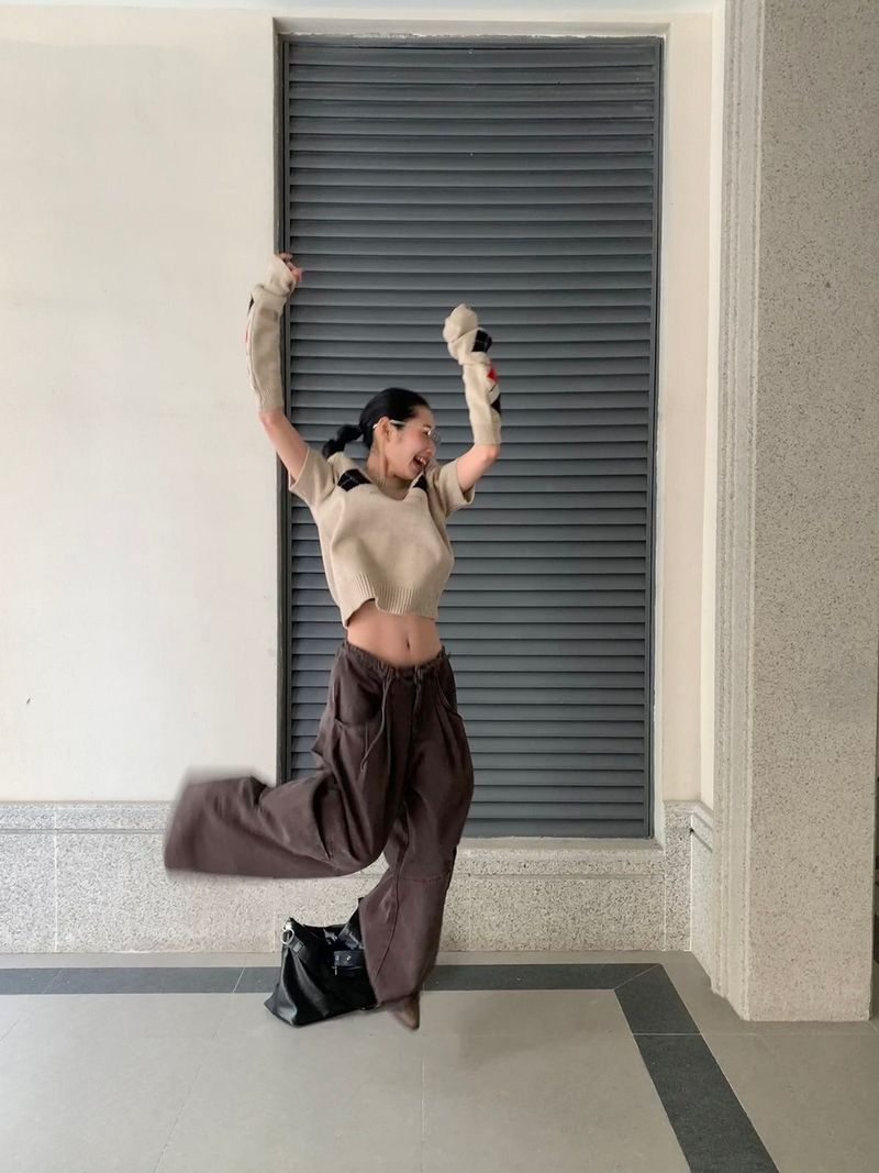 Edge curved pin tuck casual pants
