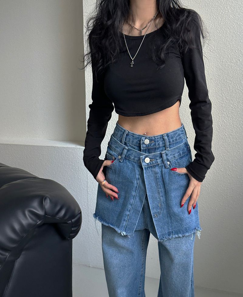 It's soft. A long-sleeved cropped shirt