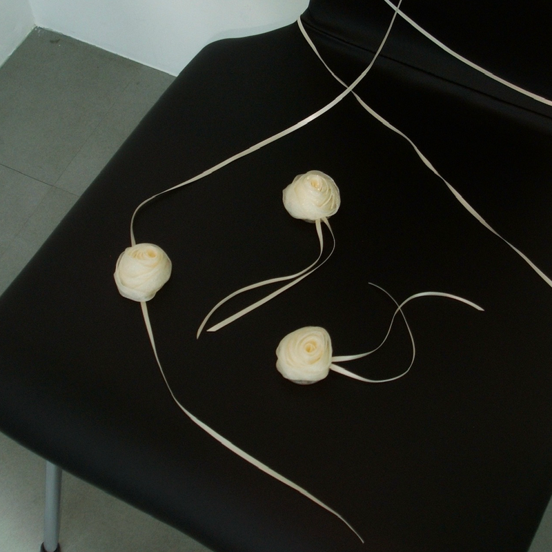 22haus（トゥートゥーハウス）の「cosage ribbon tok - lemon cream（Smartphone Accessories）」