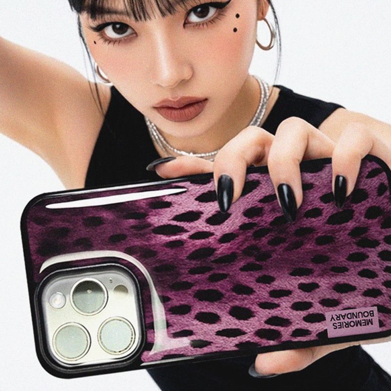MEMORIESBOUNDARY（メモリーズバウンダリー）の「ワイルド リュクス レオパード フォンケース ベリー (BK_Epoxy)（スマホグッズ/小物）」