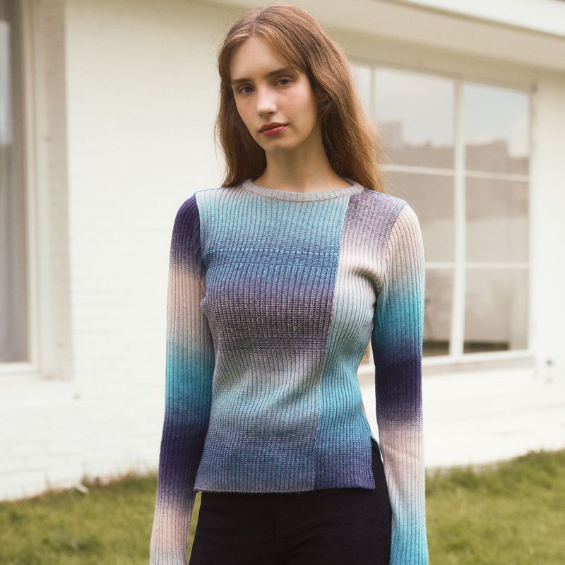 EVMOIU（エブモウ）の「WOOL GRADATION KNIT TOP - SKYBLUE & BLUE（Tops）」