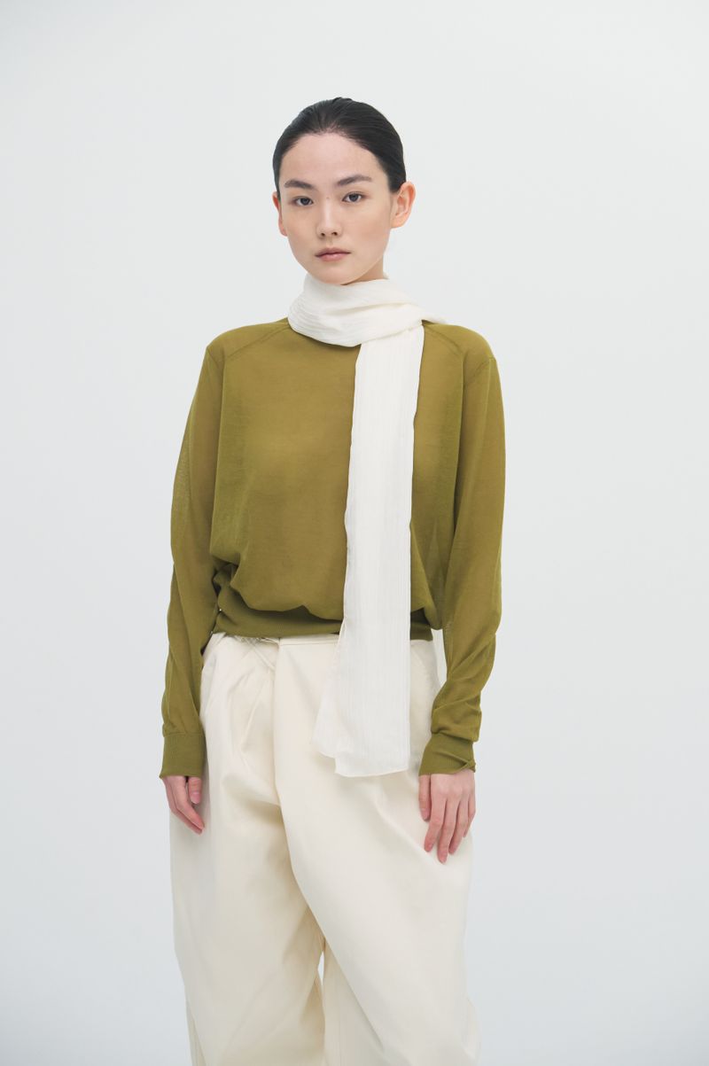 Airy pleats skin scarf_cream