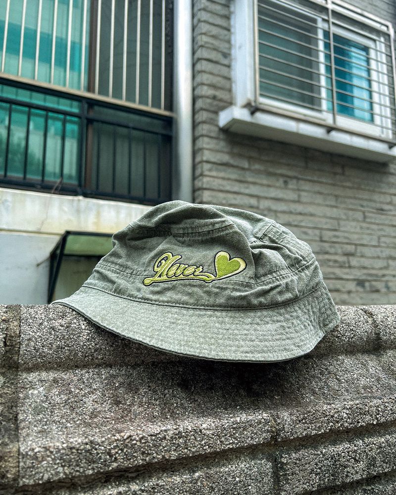 neversaynever®︎(ネバーセイネバー)の「バケットハット オリーブ(Hats)」
