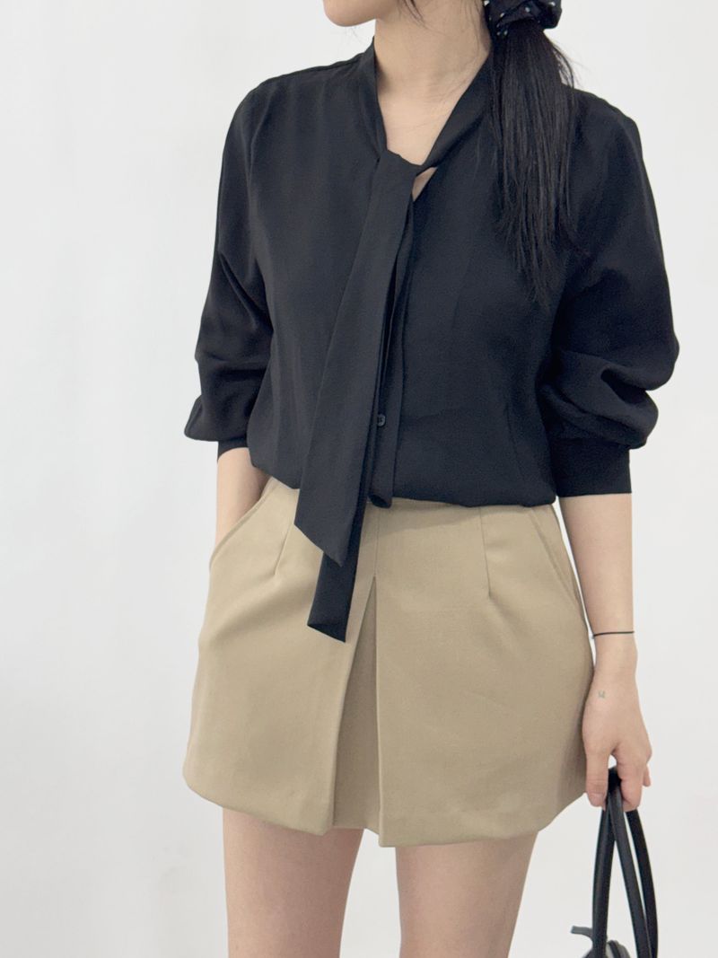 Bleak tie button long-sleeve blouse