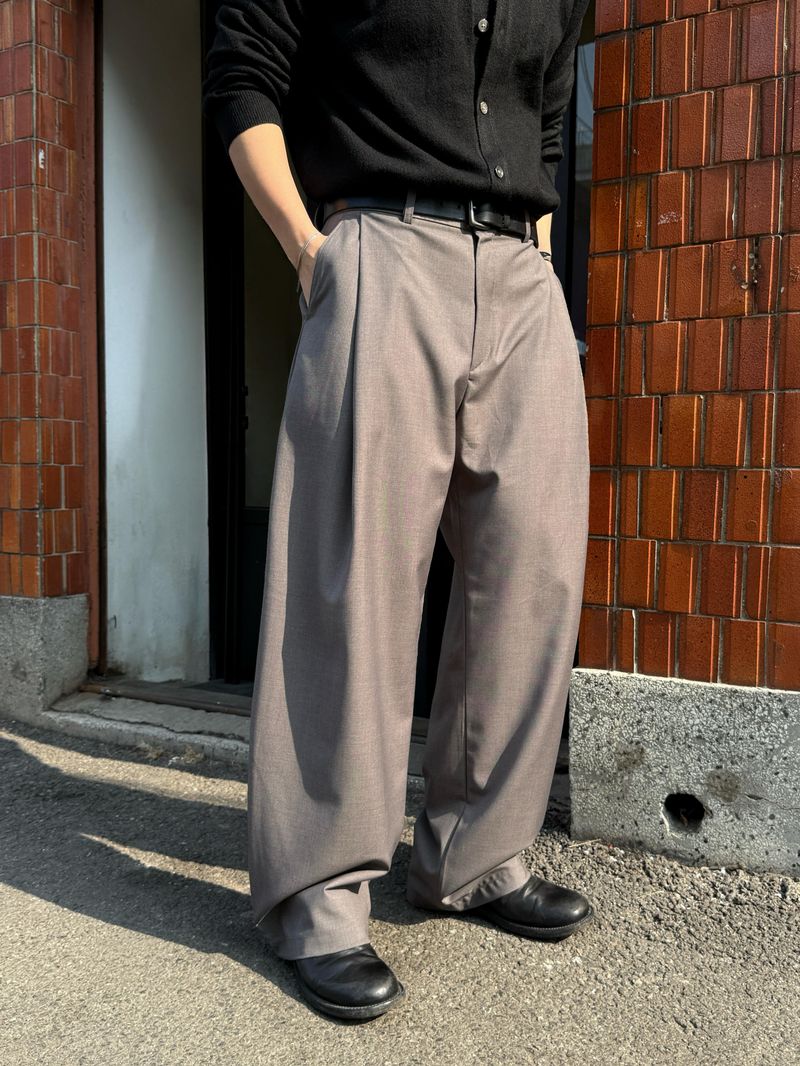 Tieve one tuck slacks
