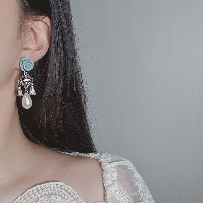 Mint Rose Chandelier Piercing