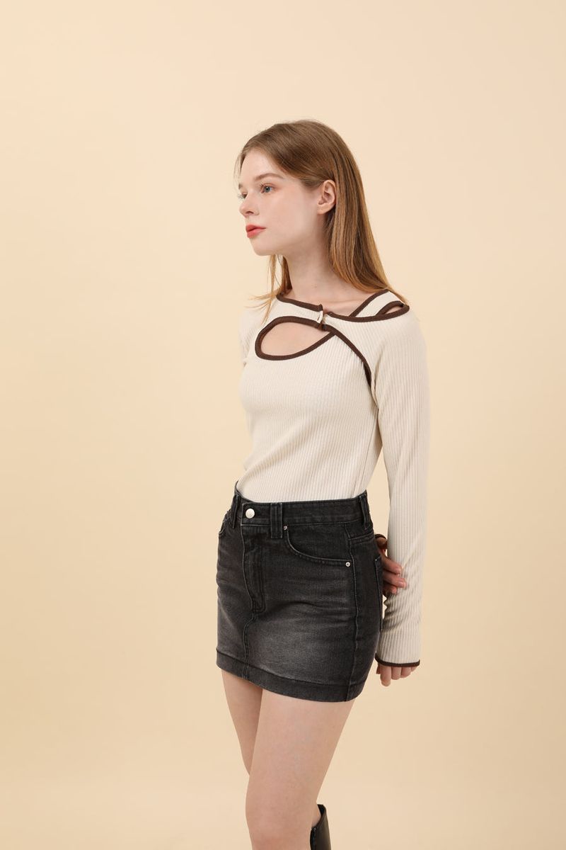 Line Contrast Slim T-shirt Beige