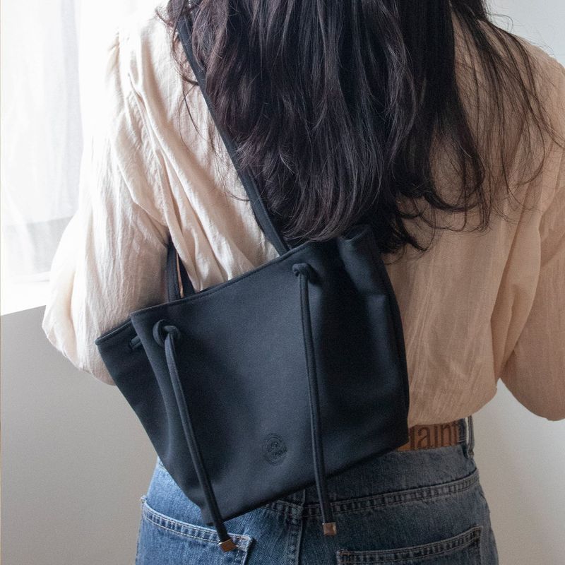 clam suede bag_black