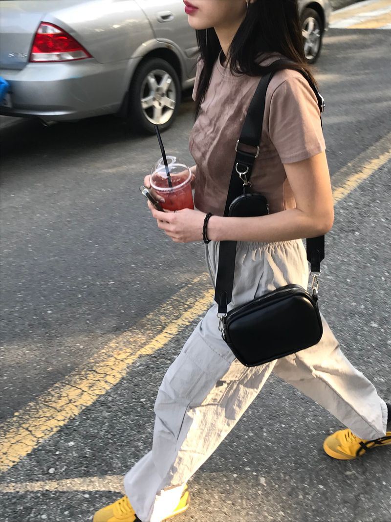 Public shoulder bag