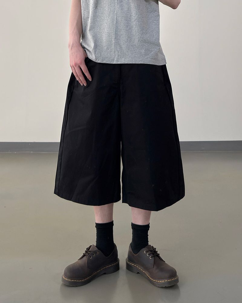 Varon Patch Strap Bermuda Pants