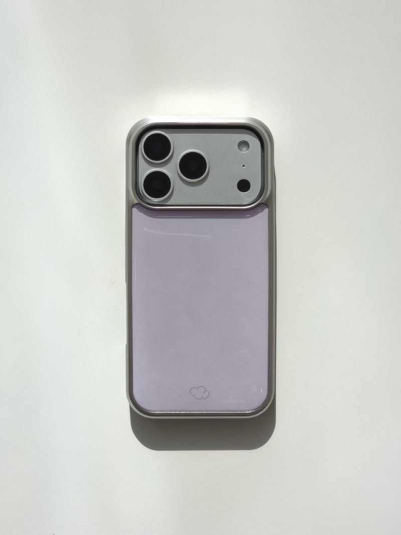 FLUFFY FLUFFY（フラフィー フラフィー）の「[MADE] ピグメントエポキシシルバーバンバーケース [iPhone/Galaxy] - フォグピンク（スマホグッズ/小物）」