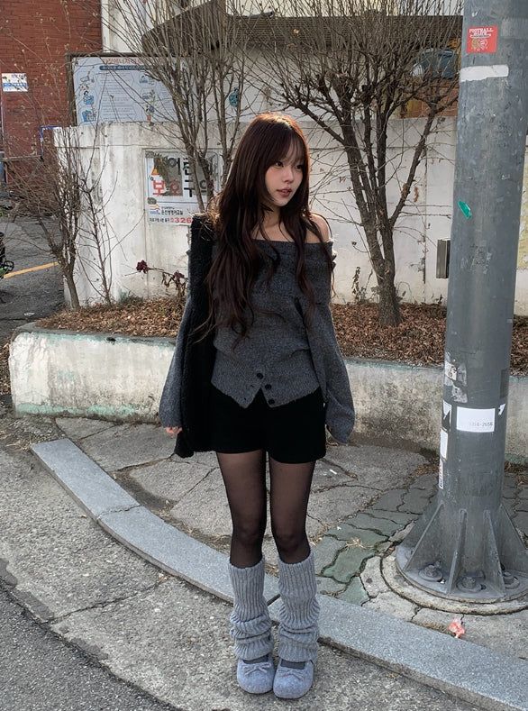 Denp Button Off-Shoulder Loose-Fit Knit