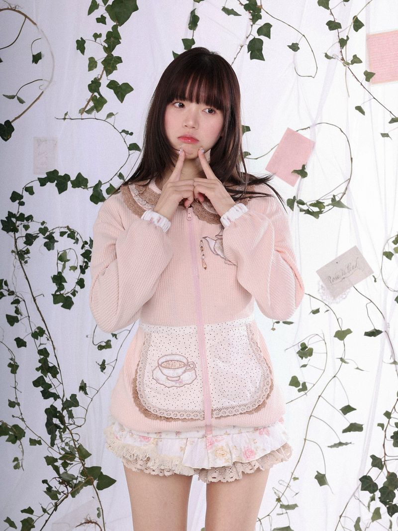 rose island（ローズアイランド）の「ROSE ISLAND アップリケフェイクポケットドールカラーカーディガン（ジャケット/アウター）」