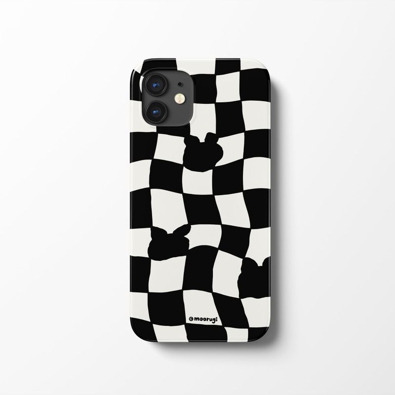 moorugi（モールジ）の「Checkerboard Black Iphone Hard case（Hats）」