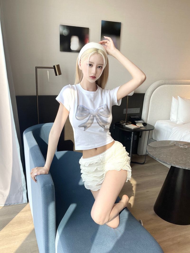 Seow（ソウ）の「1210. Balloon ribbon printing crop T (2color)（Tops）」