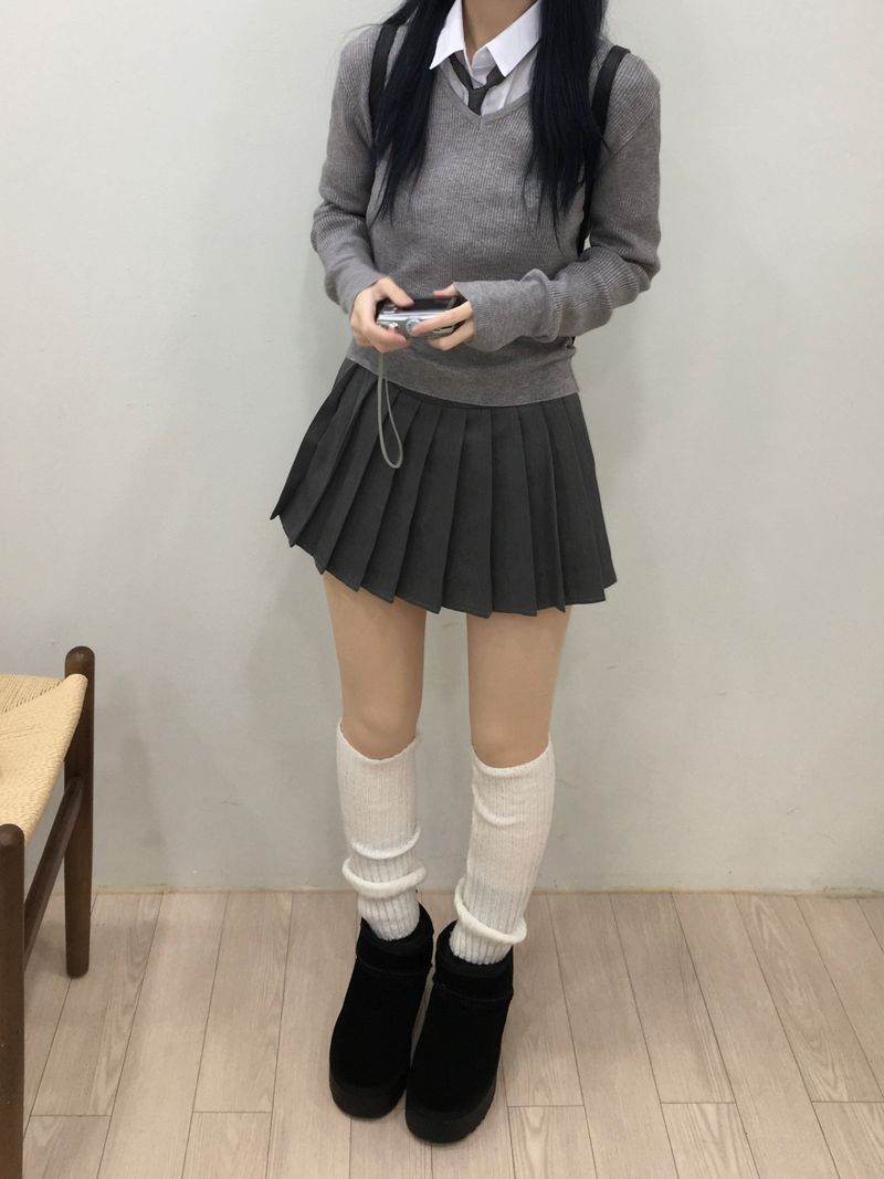 Basic V-neck knitwear (4 colors)