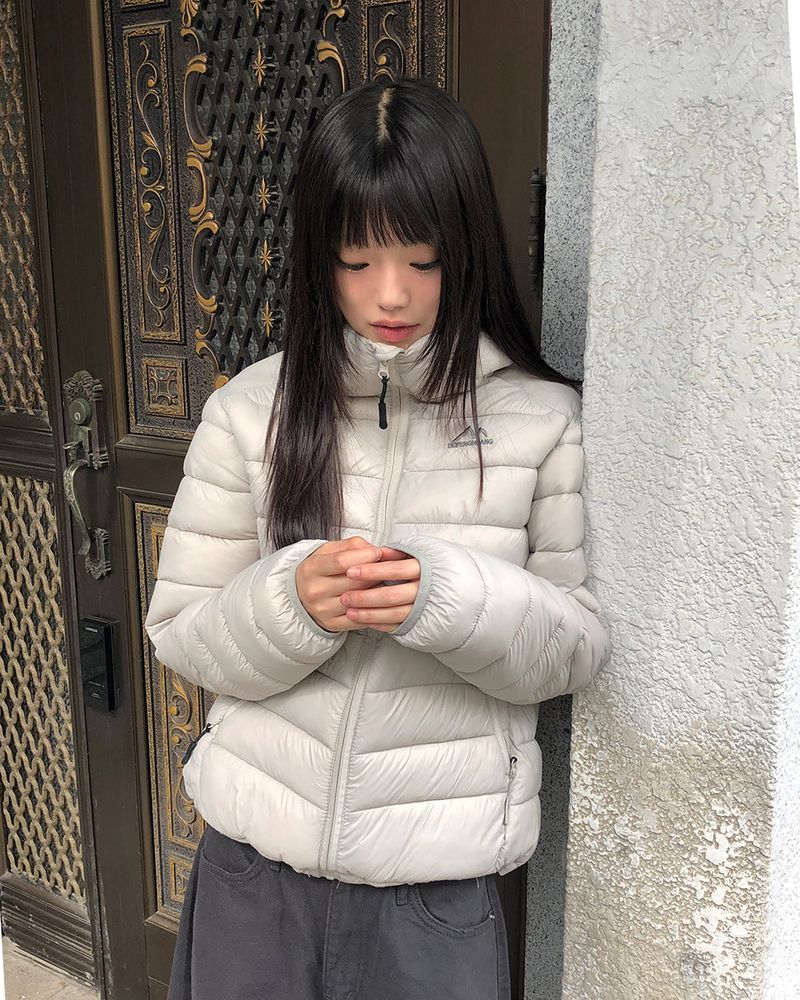 Turnre string Hood Nylon Lightweight Short Puffer Jacket