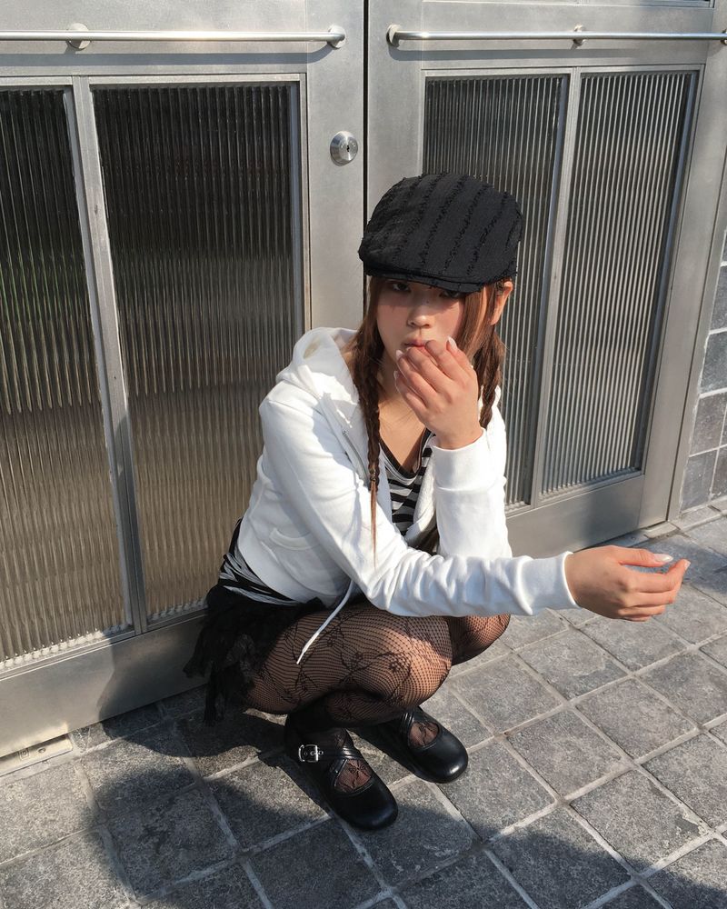 Cross strap shoes
