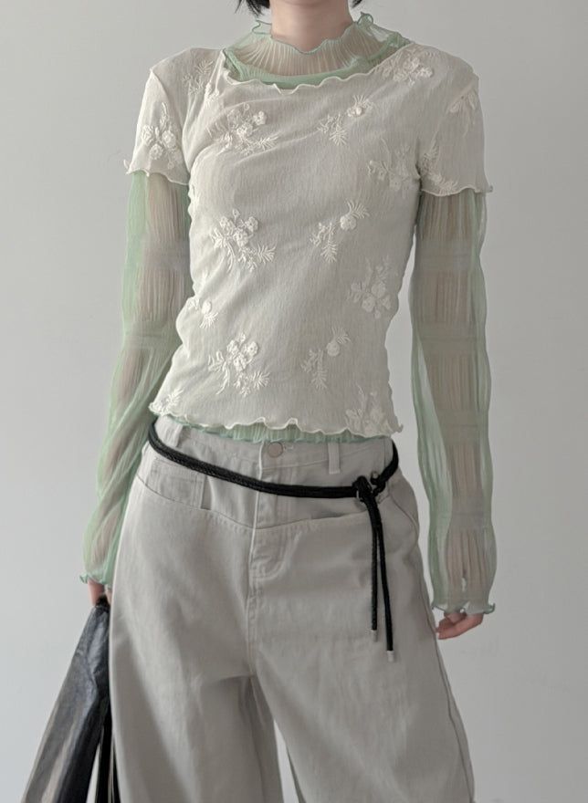 mnem（ムネム）の「Blume Flower Embroidered Short Sleeve T-shirt（Tops）」