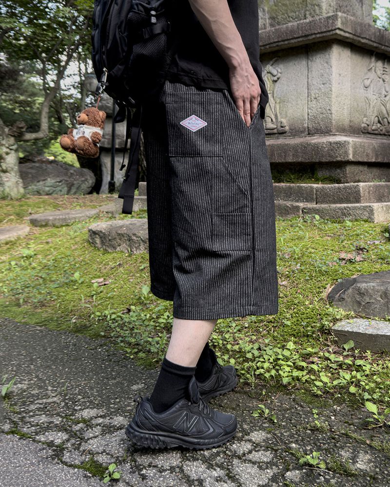 JIIGEUM（ジグム）の「Lyn Pinstripe Carpenter Bermuda Pants（Pants）」