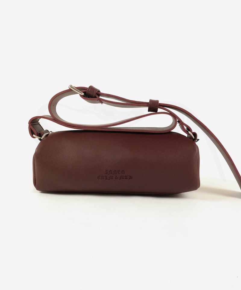 INNEQ（イネク）の「Chunky Buckle Air Bag Letter-Burgundy（Bags）」