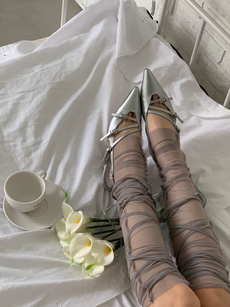Strap mesh leg warmer