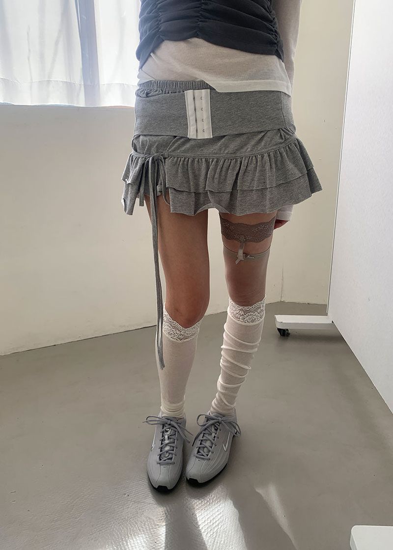 GARTER KNEE STOCKINGS
