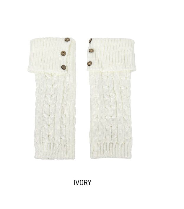 ULAN(ユレン)の「Wooden Button Cable Knit Leg Warmers(Fashion Accessories)」