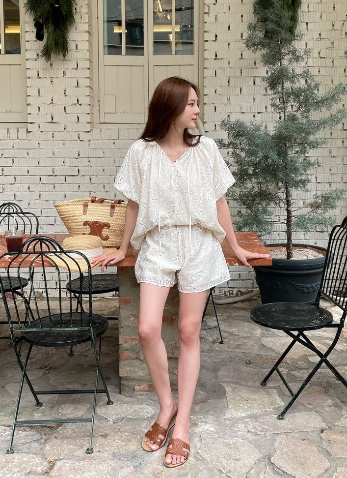 Eyelet Punching Blouse Banding Shorts Set