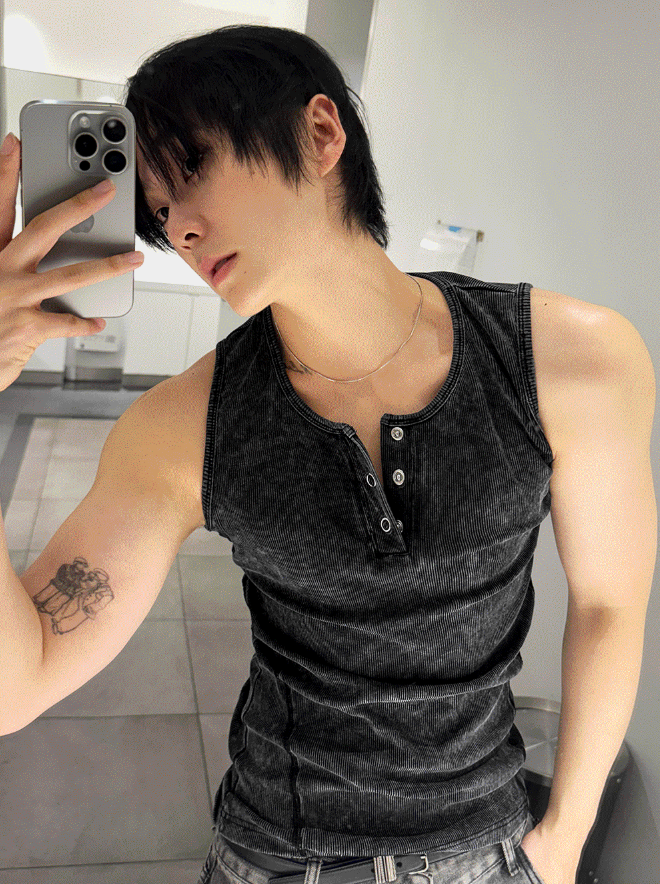 COSYHARU（コシハル）の「Pigment Dyeing Washing Vintage Muscle Fit Henley Neck Sleeveless Shirt（Tops）」