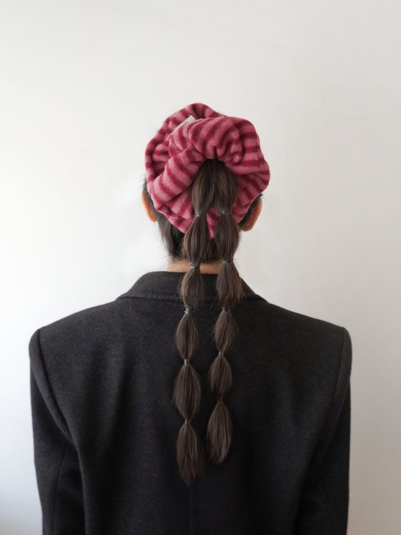 Cosymosy（コジモジ）の「ピギースクランチー - 4 Color（ヘアアクセサリー）」