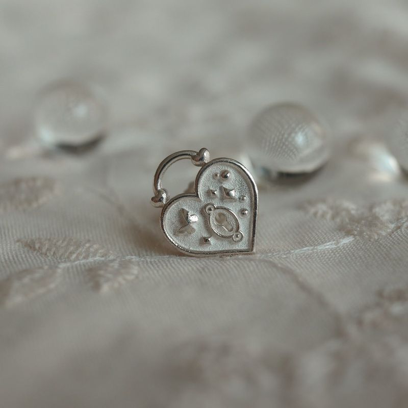 Ivorybubble（アイボリーバブル）の「【MADE】 トゥインクルラブロックピアス（アクセサリー）」