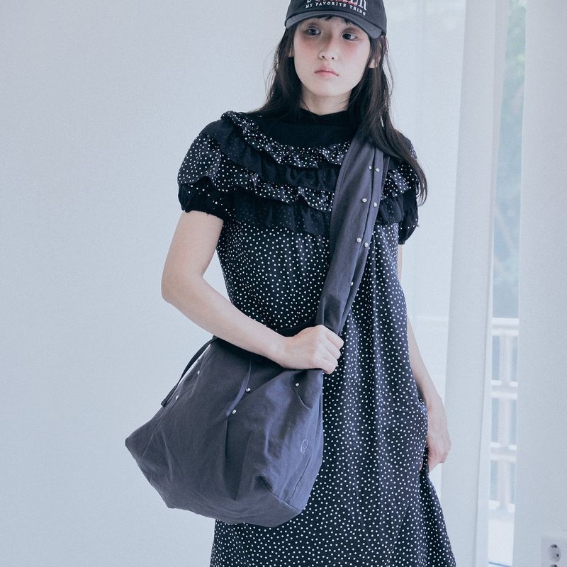 rivet cross bag (charcoal)