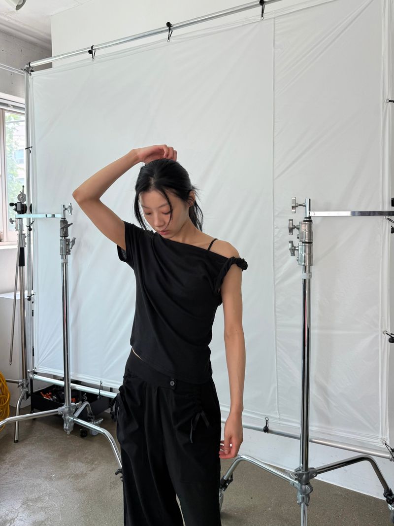  UNBAL SHOULDER TOP