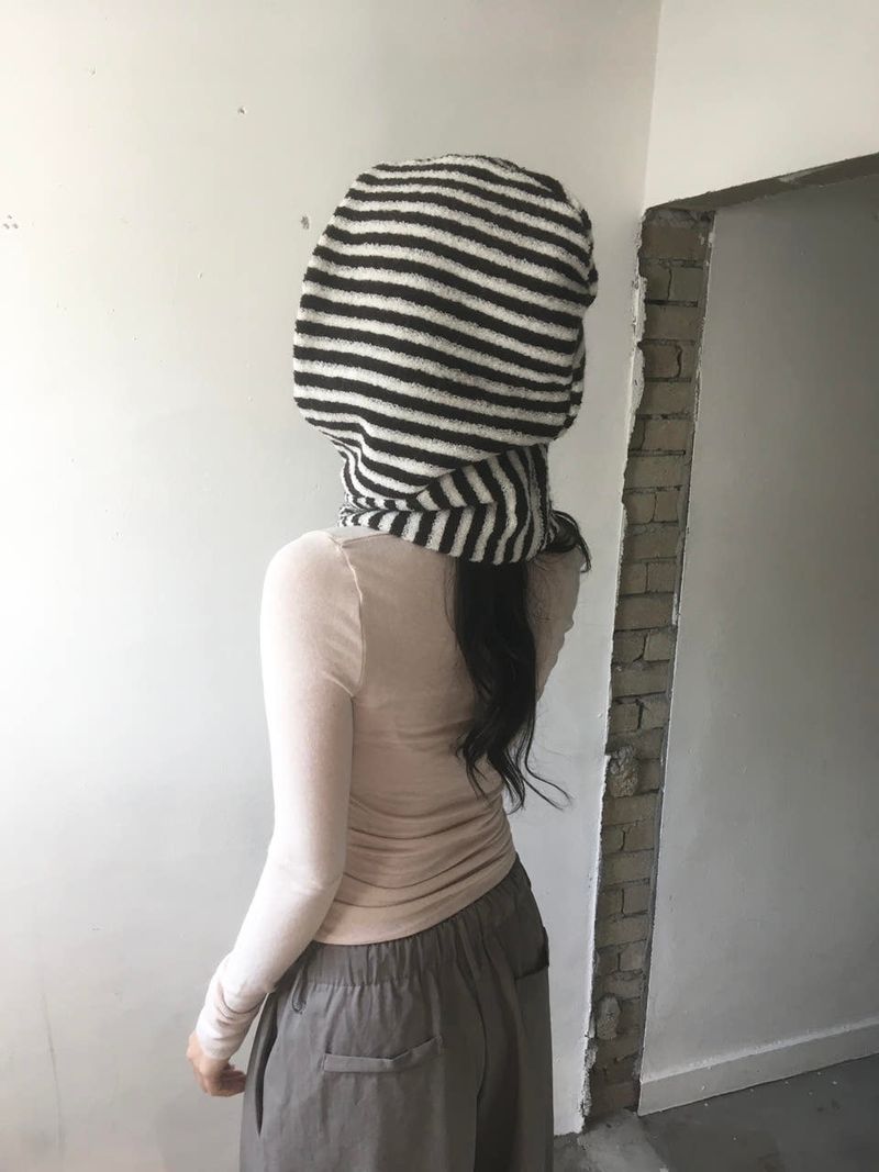 Stripe hood muffler