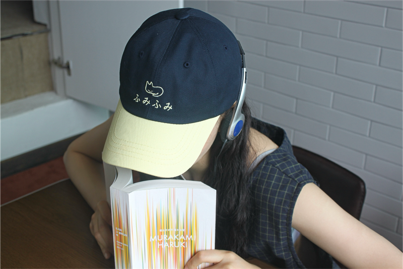 Hadde Studio（ハッデスタジオ）の「ふみふみツートーンボールキャップ(ネイビー/イエロー)（帽子）」
