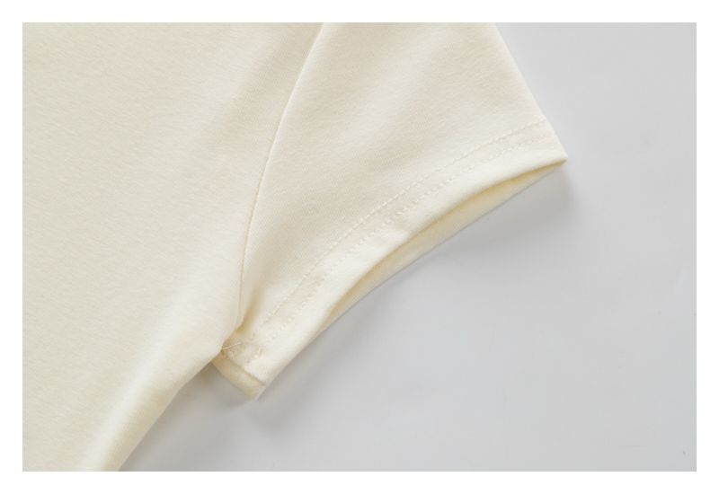 エリラホースグラフィックスリムTシャツ