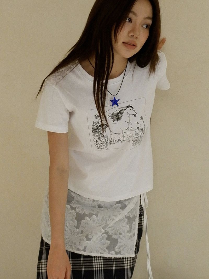 VOOR（ボル）の「Flower Horse Graphic T-Shirt_White（Tops）」