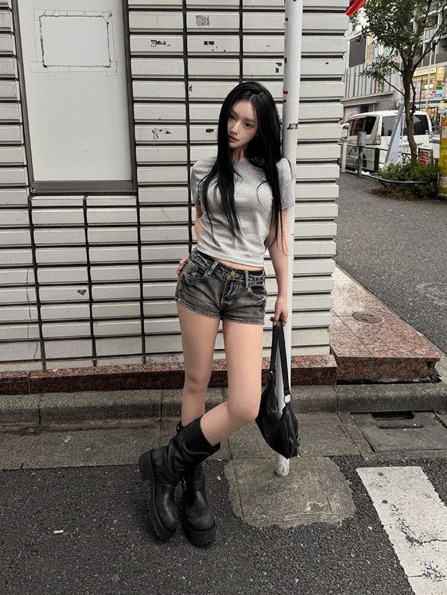 hatsukoshi(ハツコシ)の「Vintage Washing Denim Shorts + Tokyo Crop Basic Tee(Setup)」