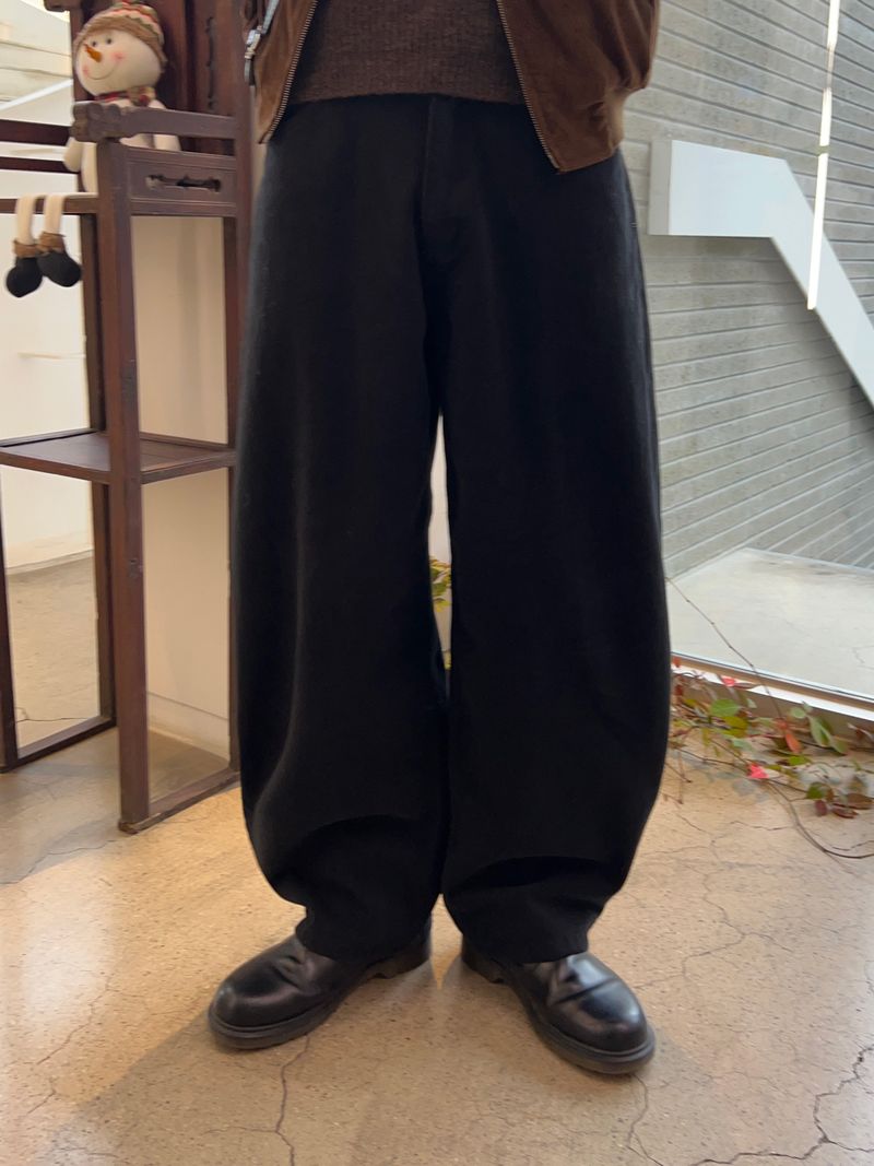 ESOO（イス）の「Dusky Brushed Fleece Curved Pants (S / M / L, 2 Colors)（Pants）」
